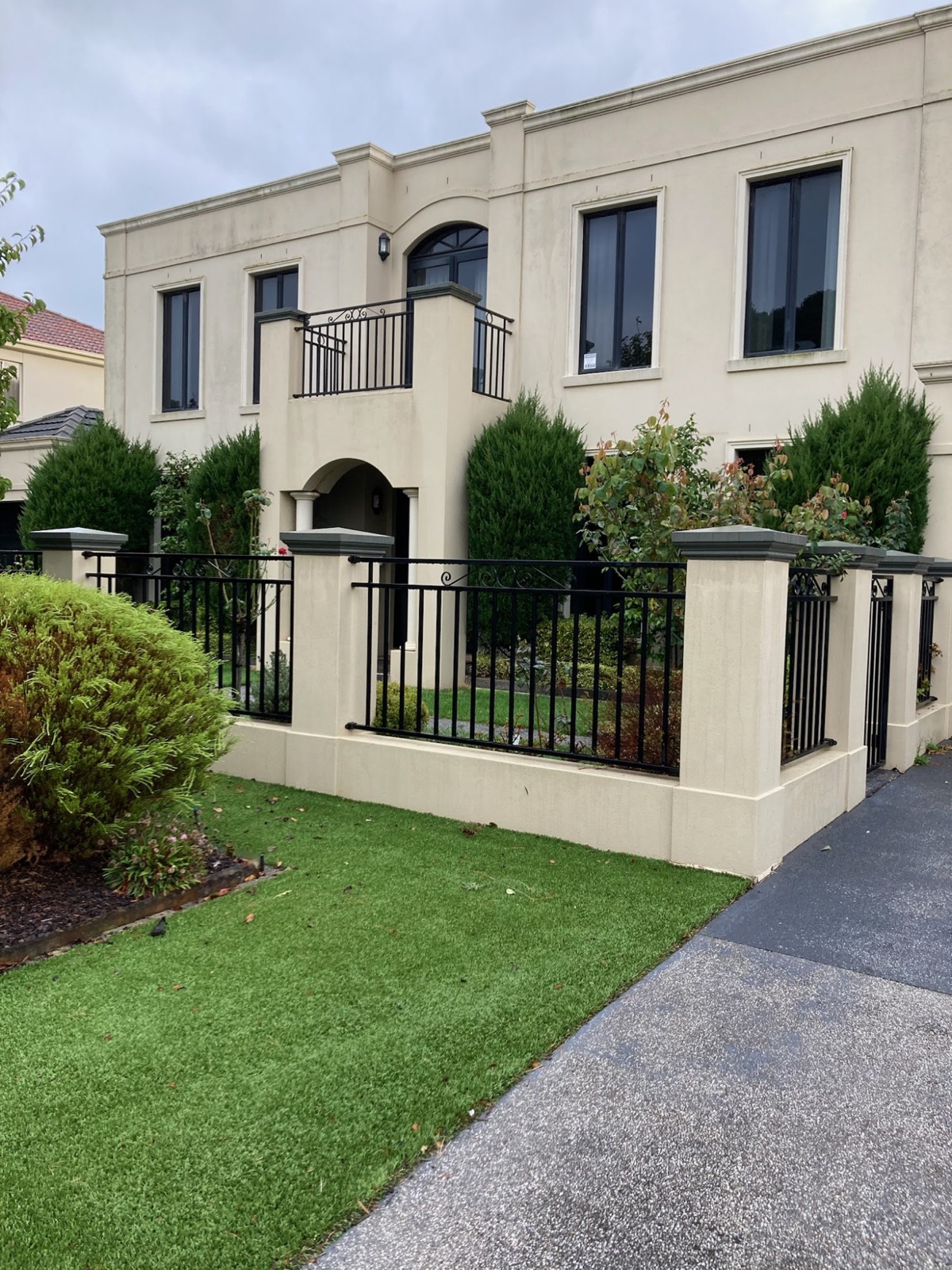 A tidy front garden maintained by Bolt's Gardening and Mowing Service